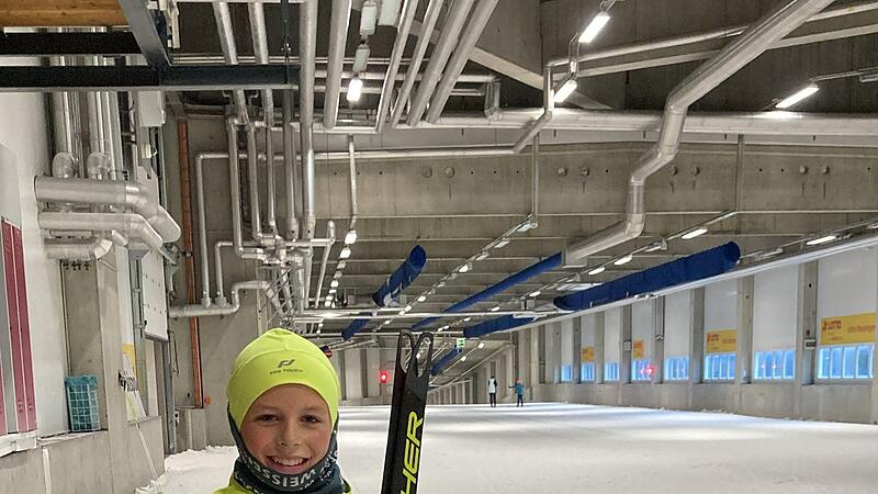In den Herbstferien trainierte Finn Weigel in der Skisporthalle von Oberhof erstmals wieder auf echtem Schnee.