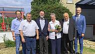 Bei Rosemarie und Ludwig Pflaum fanden sich zahlreiche Gratulanten ein. (Von links) die Stadträte Ingo Stößel, Sohn Thomas Pflaum, Aloysius Böhnlein, Rosemarie und Ludwig Pflaum sowie Bürgermeister Michael Ziegler.