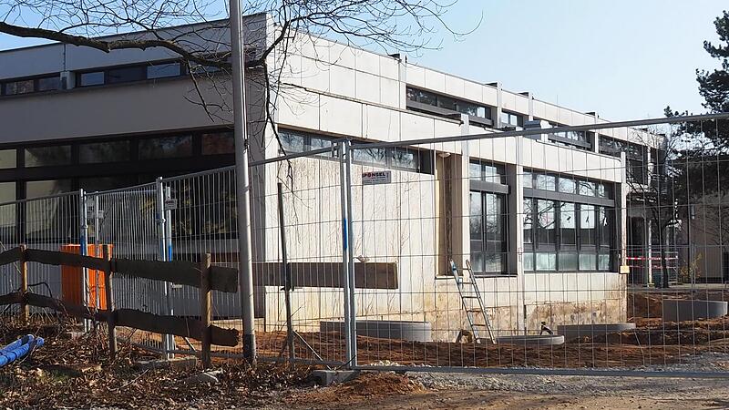 Die Sanierung der Realschule Sche&szlig;litz wird den Kreishaushalt auch 2022 weiter belasten.