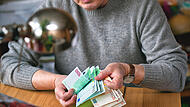 Rente, Euro, Rentner, Senior, Geld, Aktivrente, Steuern, Rentenbesteuerung