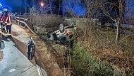 SUV landet kopf&uuml;ber im Bach