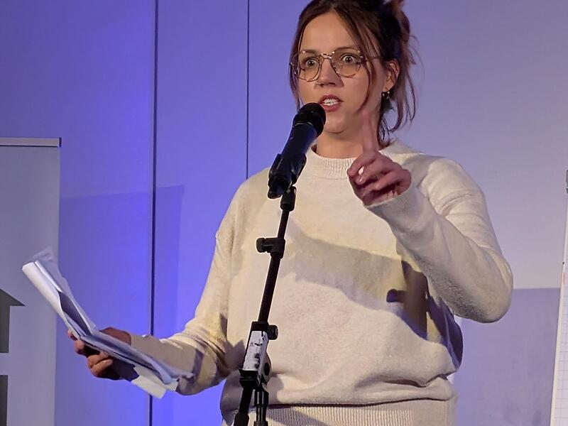 Marie Lemor aus Freiburg gewann den 8. Münnerstädter Poetry Slam.