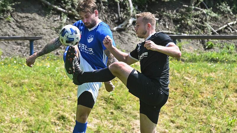 Marc Schramm (rechts) gl&uuml;ckte am Wochenende ein Turbo-Hattrick f&uuml;r den SV Ketschendorf.