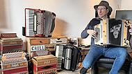 Zu seinen Instrumenten hatte Oti Schmelzer schon immer eine Affinität. Zu seinen Instrumenten hatte Oti Schmelzer schon immer eine Affinität.