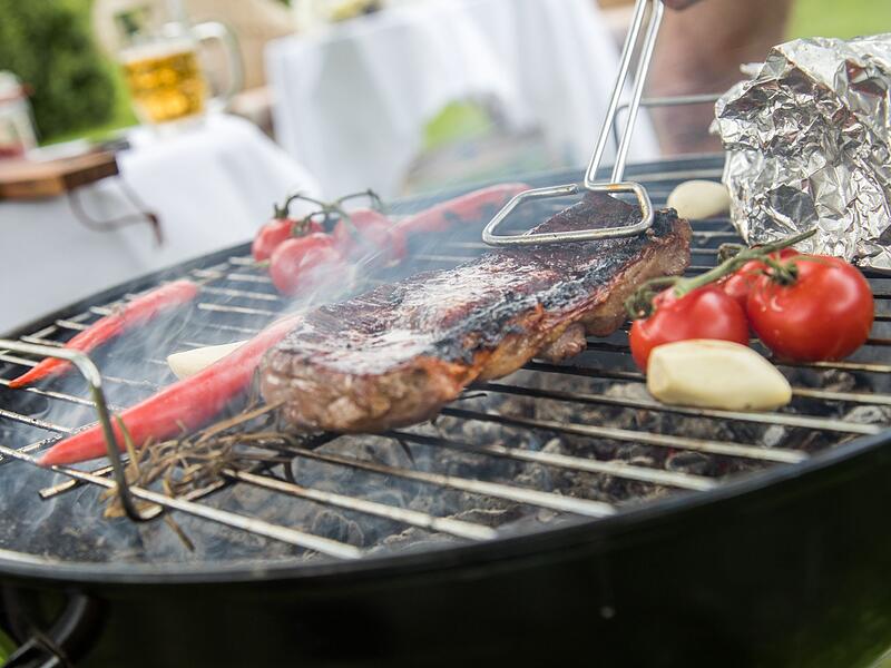 Der Holzkohlegrill hat in Innenr&auml;umen nichts verloren