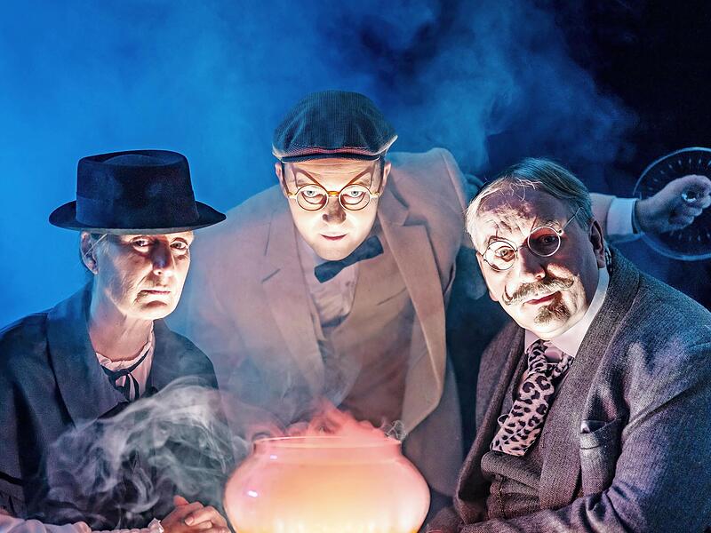 Mit der hintergr&uuml;ndig s&uuml;ffisanten Kom&ouml;die &bdquo;Die Feuerzangenbowle&ldquo; startet die Trebgaster Naturb&uuml;hne am 15. Mai die neue Theatersaison.