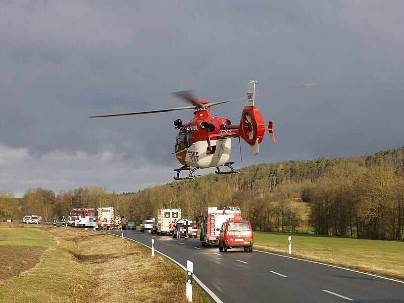 Unfall, Landstra&szlig;e, Bundesstra&szlig;e, Staatsstra&szlig;e, Rettungshubschrauber