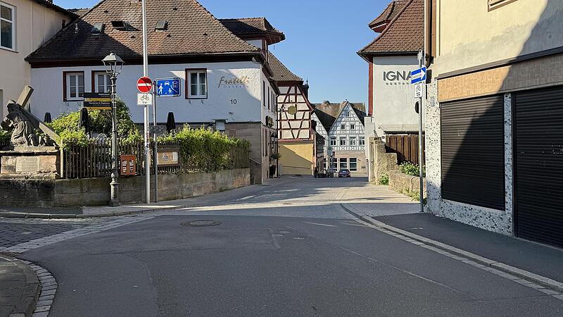 Die Einbahnstra&szlig;en-Regelung in Am Steinweg in Richtung S&uuml;den in Herzogenaurach soll dauerhaft erhalten bleiben.
