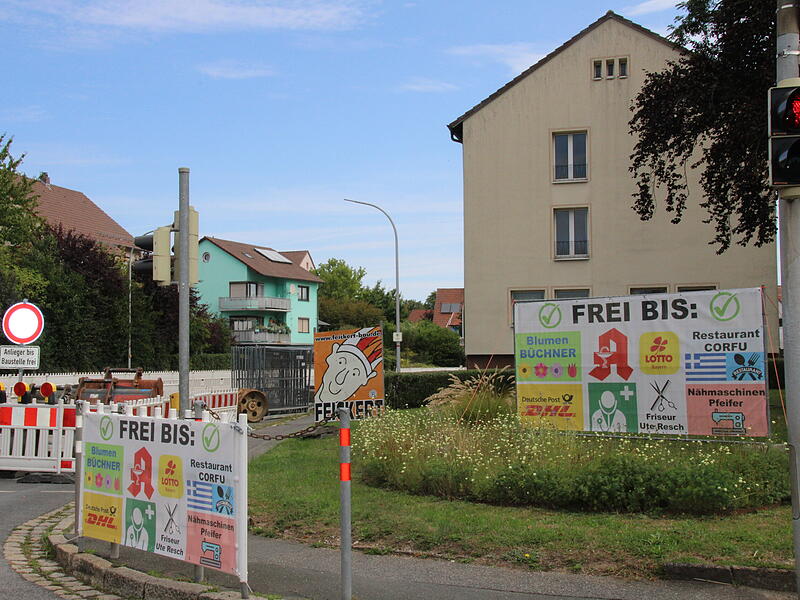 Beschilderung vor der Baustelle in Dörfles-Esbach.
