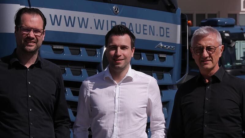 Stefan Falkenberg (links) und Edgar Endres (rechts) f&uuml;hren die Schick-Gruppe seit der &Uuml;bernahme durch die &ouml;sterreichische Habau-Gruppe. Markus Schmitt (Mitte) geh&ouml;rt seit April zur Gesch&auml;ftsf&uuml;hrung. Alle drei sind langj&auml;hrige Schick-Mitarbeiter.