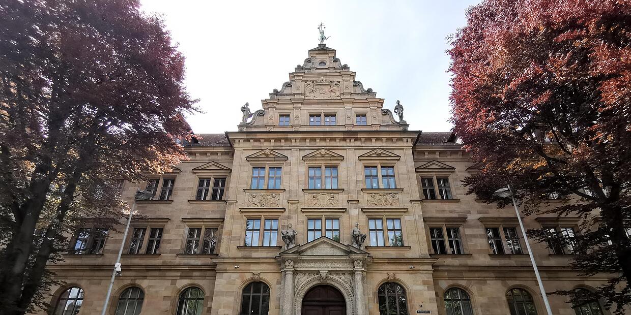 Verhandlung am Landgericht Großvater missbraucht die Enkelin