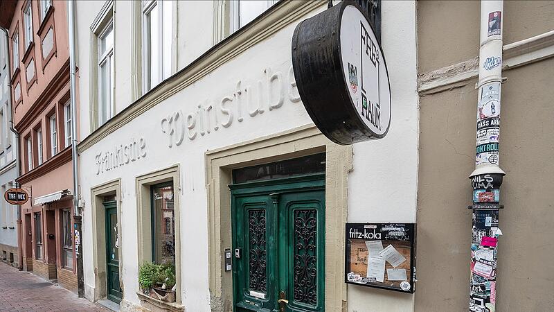 Oben das &bdquo;Freiraum&ldquo;, unten das &bdquo;Krumm & Schief". Beide in der Bamberger Kapuzinerstra&szlig;e gelegenen Lokale gibt es nicht mehr. Doch nun k&uuml;ndigt sich ein Comeback an.
