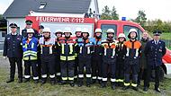 Die Prüflinge, Schiedsrichter und Feuerwehrführungskräfte nach der Prüfung.