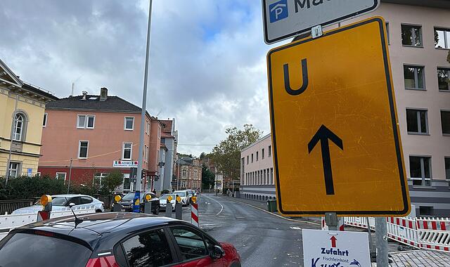 Bis kurz vor Weihnachten 2025 soll alles fertig sein. Doch vorher wird am Ernstplatz eine weitere Vollsperrung erforderlich.