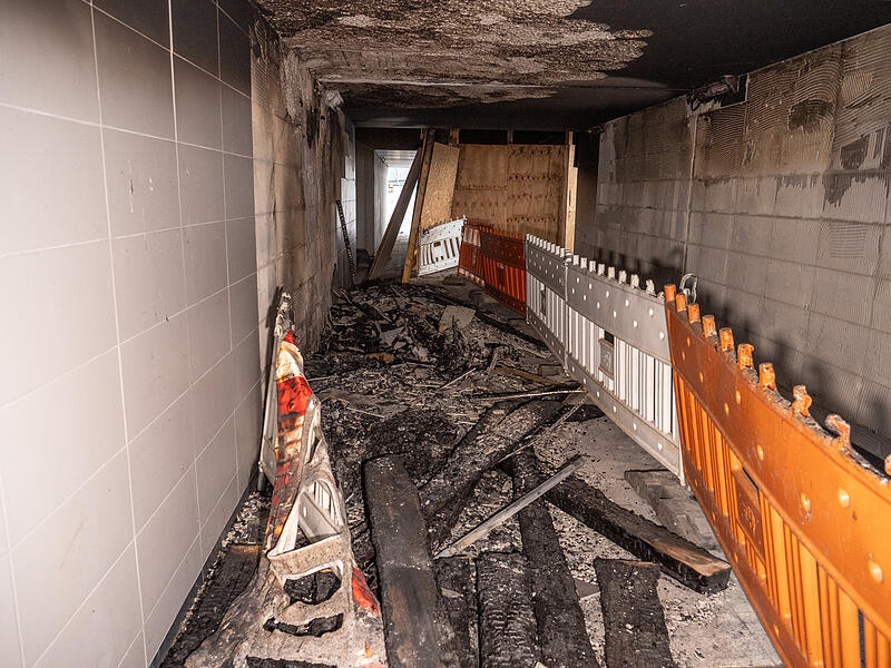 Verw&uuml;stung nach Brand in Bahnunterf&uuml;hrung in Hirschaid