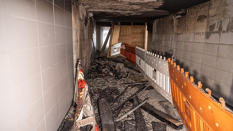 Verw&uuml;stung nach Brand in Bahnunterf&uuml;hrung in Hirschaid