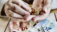 Ab Monatsmitte wird das Geld knapp. Altersarmut r&uuml;ckt immer mehr in den Fokus.