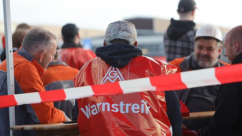 Droht im Herbst ein harter Tarifstreit? Die Vorstellungen von Arbeitgeber- und Arbeitnehmerverb&auml;nden liegen aktuell zumindest weit auseinander.