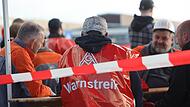Droht im Herbst ein harter Tarifstreit? Die Vorstellungen von Arbeitgeber- und Arbeitnehmerverbänden liegen aktuell zumindest weit auseinander. Droht im Herbst ein harter Tarifstreit? Die Vorstellungen von Arbeitgeber- und Arbeitnehmerverbänden liegen aktuell zumindest weit auseinander.