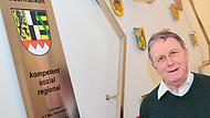 Bezirkstagspräsident Henry Schramm warnt vor einer Schieflage in der Versorgung.