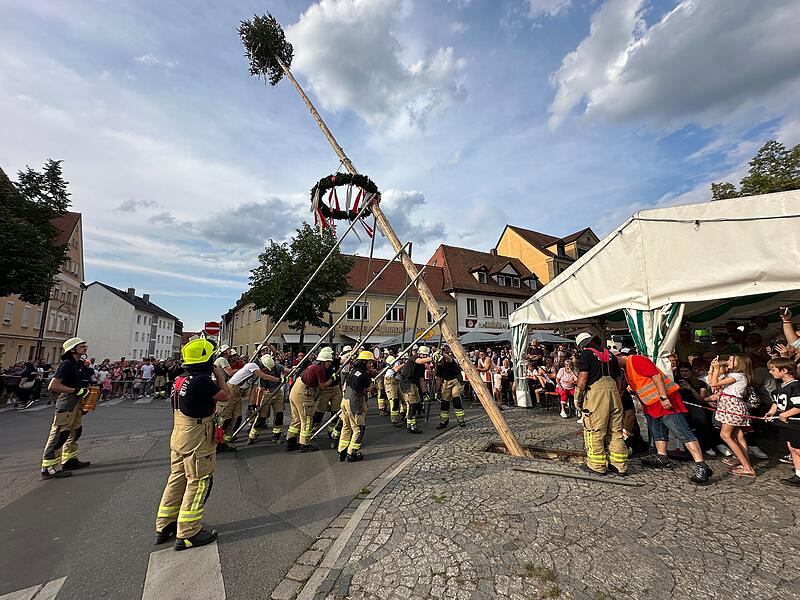 Baumaufstellen bei Wunderburger Kerwa