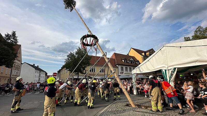 Baumaufstellen bei Wunderburger Kerwa