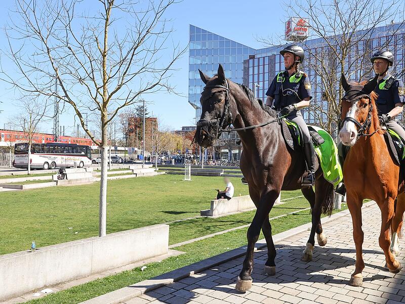 Reiterstaffel im Brennpunktviertel im Einsatz