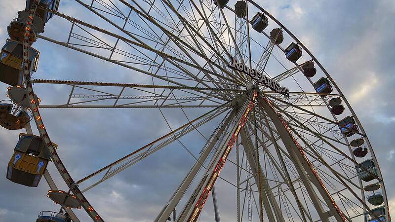 Auch in diesem Jahr wird wieder ein Riesenrad auf dem Festplatz beim Coburger Vogelschießen stehen.