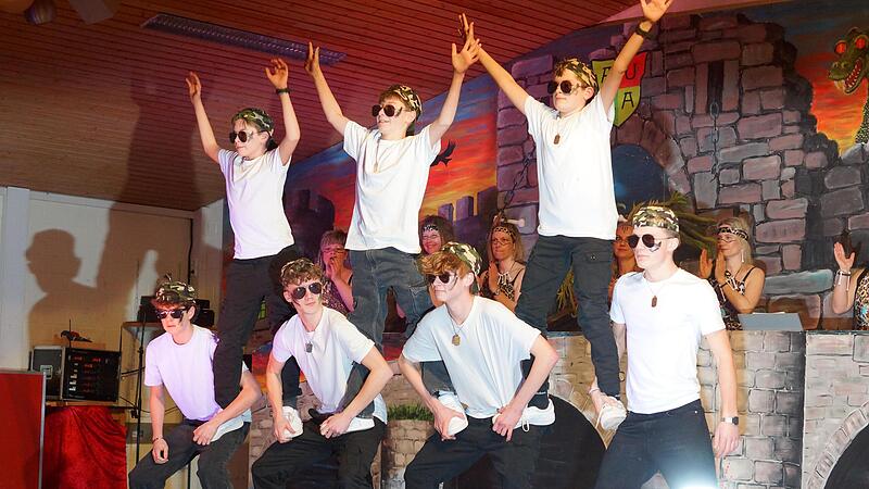 Den Auftakt machten die „Next Level Dancer“, die Jüngsten im ganzen Stamm. Den Auftakt machten die „Next Level Dancer“, die Jüngsten im ganzen Stamm.