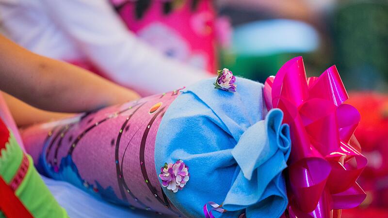 In allen Farben und mit verschiedenen Mustern erh&auml;ltlich: Die Schult&uuml;te.