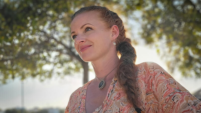 Mit gro&szlig;er Leidenschaft k&uuml;mmert sich Jessica Pickett im Hospiz in Erlangen um sterbende Patienten.