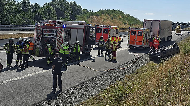 Ein Fahrzeug überschlägt sich auf der A 70.