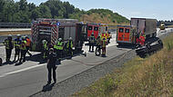 Ein Fahrzeug überschlägt sich auf der A 70.