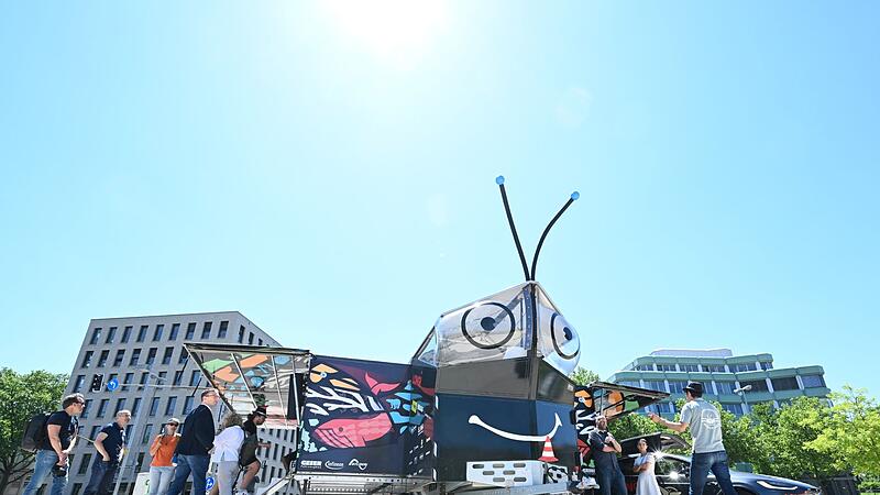 Zwischenstopp des solarbetriebenen mobilen Hauses "Butterfly"