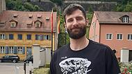 Leon Kratzer fühlt sich in Bamberg immer noch pudelwohl. Wir trafen den 29-jährigen Center zum Exklusiv-Interview am Sonntagnachmittag im Teamhotel Residenzschloss. Leon Kratzer fühlt sich in Bamberg immer noch pudelwohl. Wir trafen den 29-jährigen Center zum Exklusiv-Interview am Sonntagnachmittag im Teamhotel Residenzschloss.
