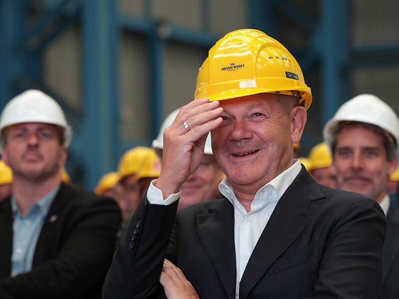 Scholz besucht Meyer Werft Scholz besucht Meyer Werft
