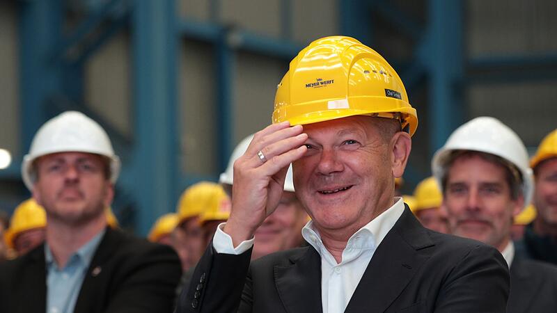 Scholz besucht Meyer Werft Scholz besucht Meyer Werft