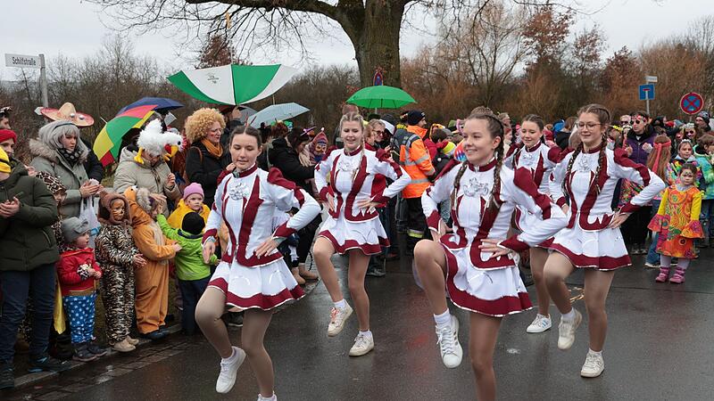Neuses (Gmd. Eggolsheim) hat sich am Rosenmontag &ndash; trotz miesen Regenwetters - wieder einmal zur absoluten Faschingshochburg gemausert.