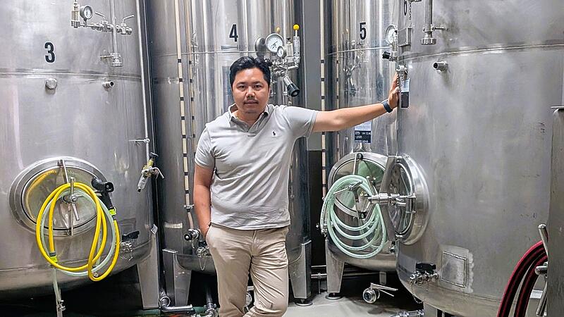 Tuan Vinh Pham ist der neue Pächter im Brauereigasthof Weber. Bringt fränkisch-asiatische Gerichte nach Röbersorf: Der erfahrene Gastronom Tuan Vinh Pham