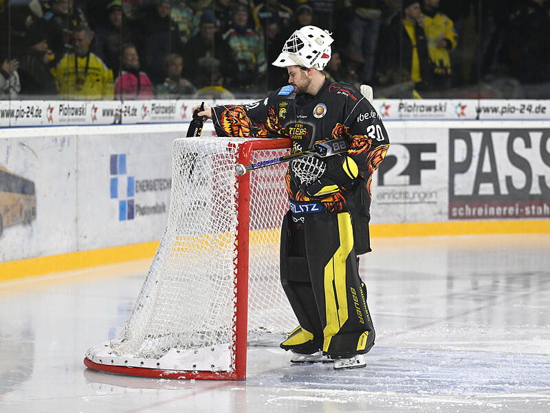 Sport Eishockey Saison 2025 / 2026 Oberliga Süd  14. Spieltag am Freitag 31.10.2025 Spielort Kunsteisstadion Bayreuth Spielbeginn 20.00 h onestotigers Bayreuth gegen Erding Gladiators  Endergebnis 5 : 0  (2:0, 1:0, 2:0 ) Maximilian MEIER TW