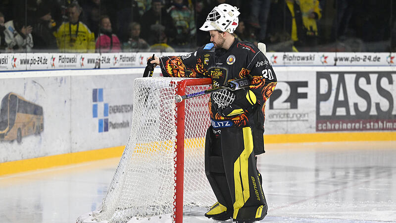 Sport Eishockey Saison 2025 / 2026 Oberliga Süd  14. Spieltag am Freitag 31.10.2025 Spielort Kunsteisstadion Bayreuth Spielbeginn 20.00 h onestotigers Bayreuth gegen Erding Gladiators  Endergebnis 5 : 0  (2:0, 1:0, 2:0 ) Maximilian MEIER TW