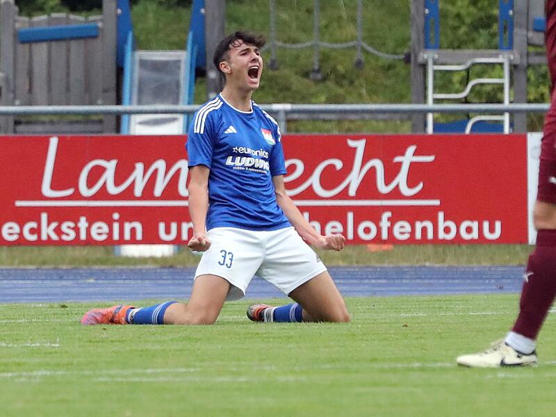 Der Burgebracher Nico Plätzer (hier beim Torjubel gegen Röslau) erzielte das zwischenzeitliche 4:0 für den TSV.
