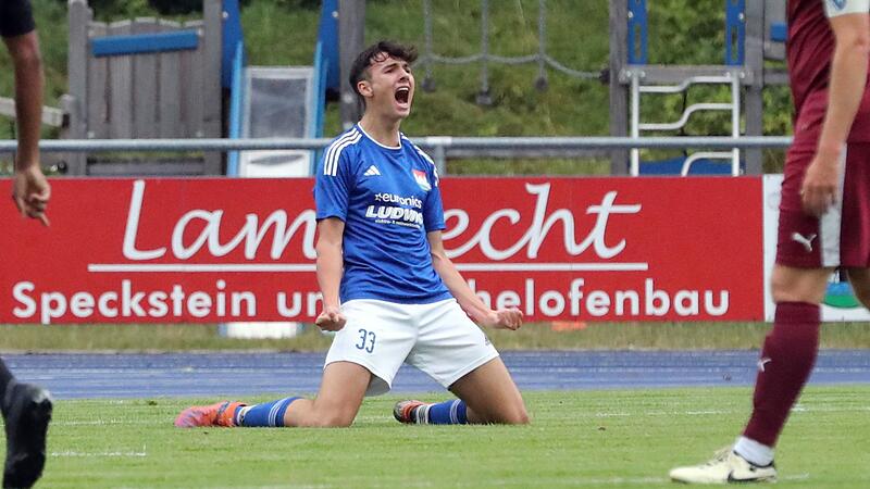 Der Burgebracher Nico Plätzer (hier beim Torjubel gegen Röslau) erzielte das zwischenzeitliche 4:0 für den TSV.