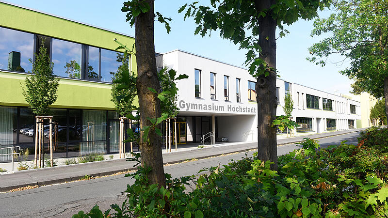 Konnexitätsprinzip: Weil der Freistaat beschlossen hat, zu G9 zurückzukehren und das Gymnasium Höchstadt dafür erweitern musste, gibt es dafür einen ordentlichen Zuschuss, nämlich 17 Millionen Euro.
