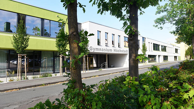 Konnexit&auml;tsprinzip: Weil der Freistaat beschlossen hat, zu G9 zur&uuml;ckzukehren und das Gymnasium H&ouml;chstadt daf&uuml;r erweitern musste, gibt es daf&uuml;r einen ordentlichen Zuschuss, n&auml;mlich 17 Millionen Euro.