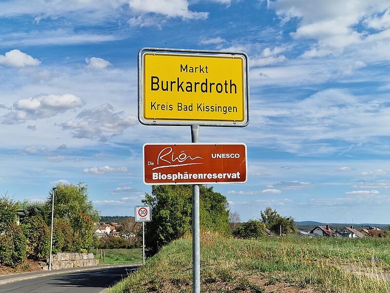 In Burkardroth soll ein Biosphärenbeauftragter als Ansprechpartner für Themen des Biosphärenreservats Rhön fungieren. Die Wahl wurde jedoch vertagt. In Burkardroth soll ein Biosphärenbeauftragter als Ansprechpartner für Themen des Biosphärenreservats Rhön fungieren. Die Wahl wurde jedoch vertagt.