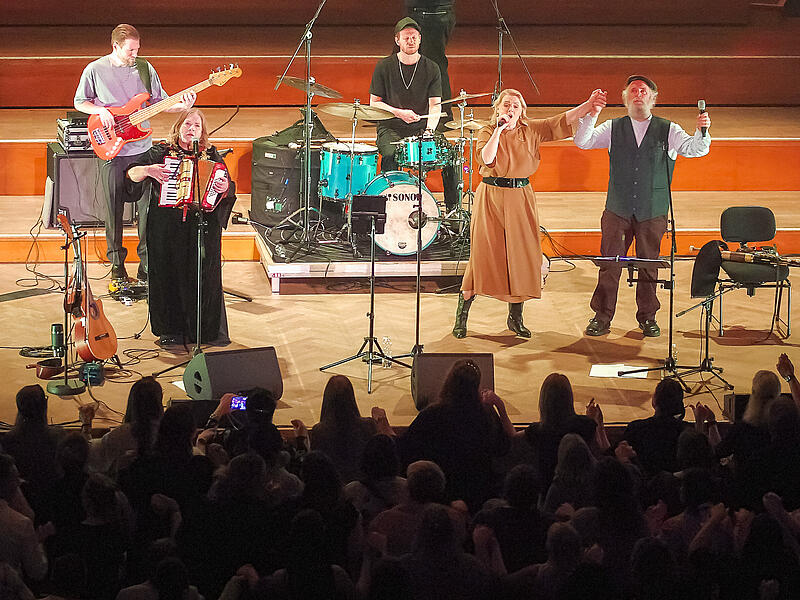 Kathy, Patricia und Paul Kelly im Regentenbau Kathy, Patricia und Paul Kelly im Regentenbau