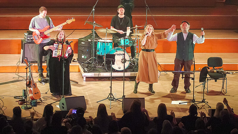 Kathy, Patricia und Paul Kelly im Regentenbau Kathy, Patricia und Paul Kelly im Regentenbau