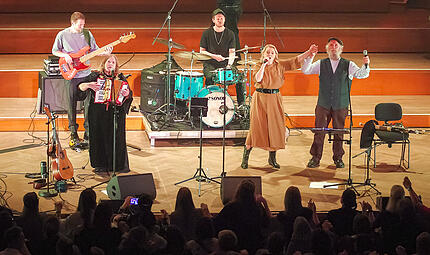 Kathy, Patricia und Paul Kelly im Regentenbau Kathy, Patricia und Paul Kelly im Regentenbau