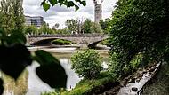 Zweij&auml;hriges Kind f&auml;llt in M&uuml;nchen in Isar